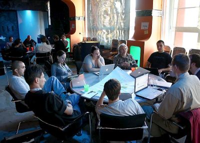 みんなで一緒に作業に取り組むべき