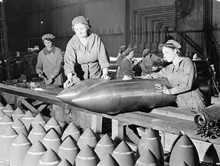 軍需産業に従事する女性たち